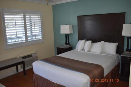 Rockview Inn and Suites - image 11
