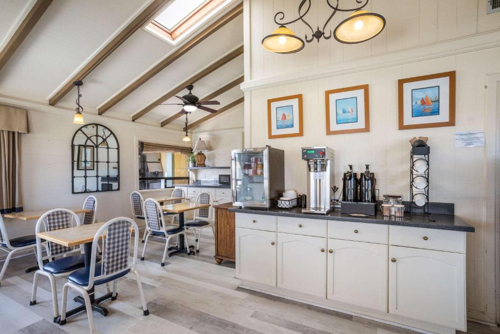 Rodeway Inn at Morro Bay - image 4