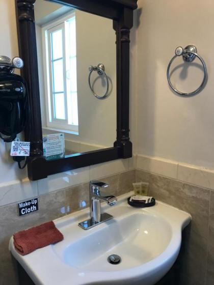 Morro Crest Inn - image 13