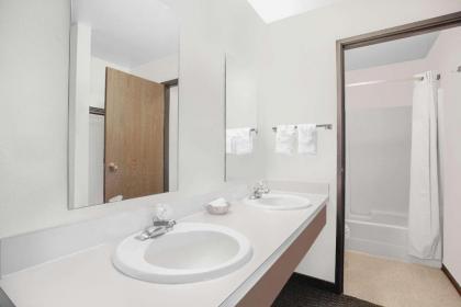 Super 8 by Wyndham Moscow - image 14