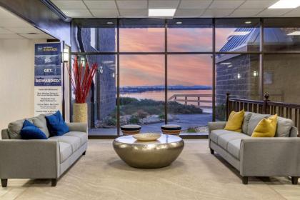 Best Western PLUS Lake Front Hotel - image 10