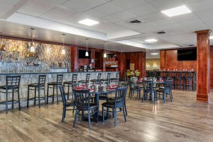 Best Western PLUS Lake Front Hotel - image 13