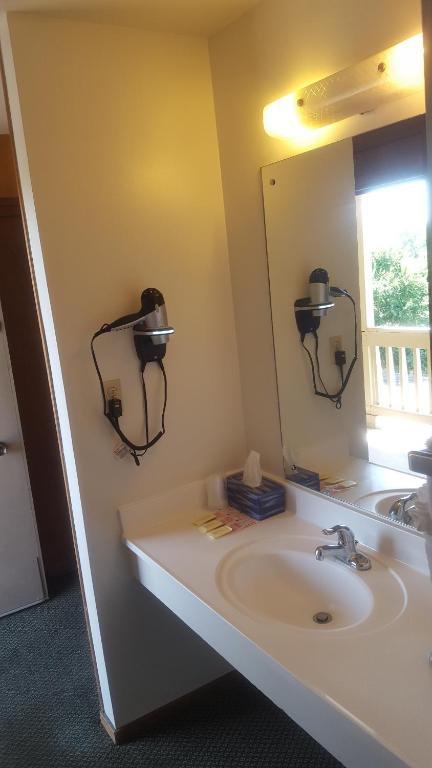 Motel Oasis Inn - image 3