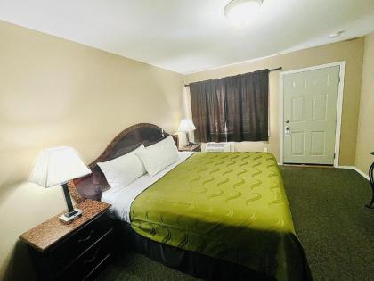 Sage N Sand Motel - image 9