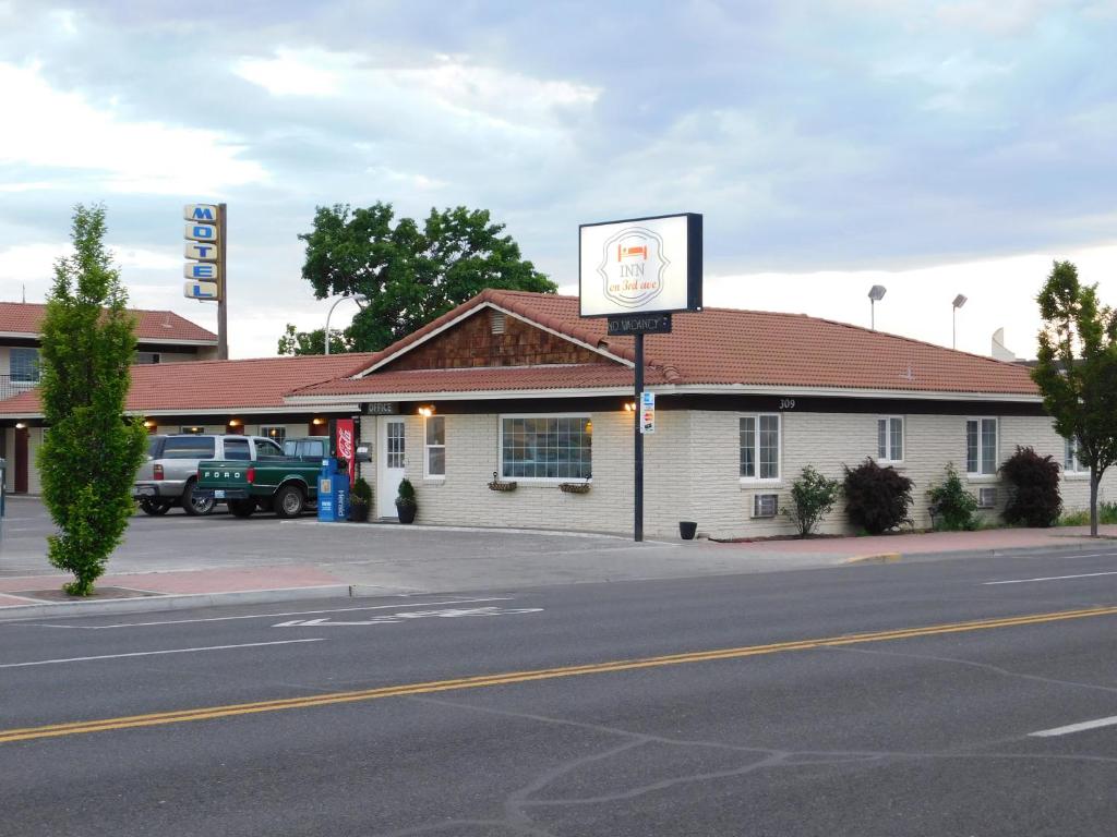 Inn On 3rd Ave - image 6