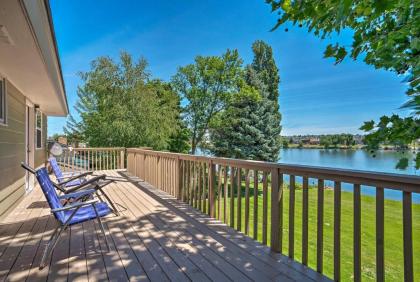 Lake House with Dock and Hot tub 1mi to Surf n Slide Washington