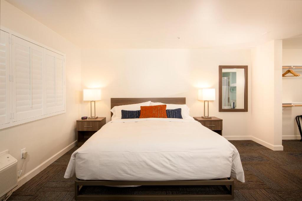 Inn At Moss Landing Point - image 5
