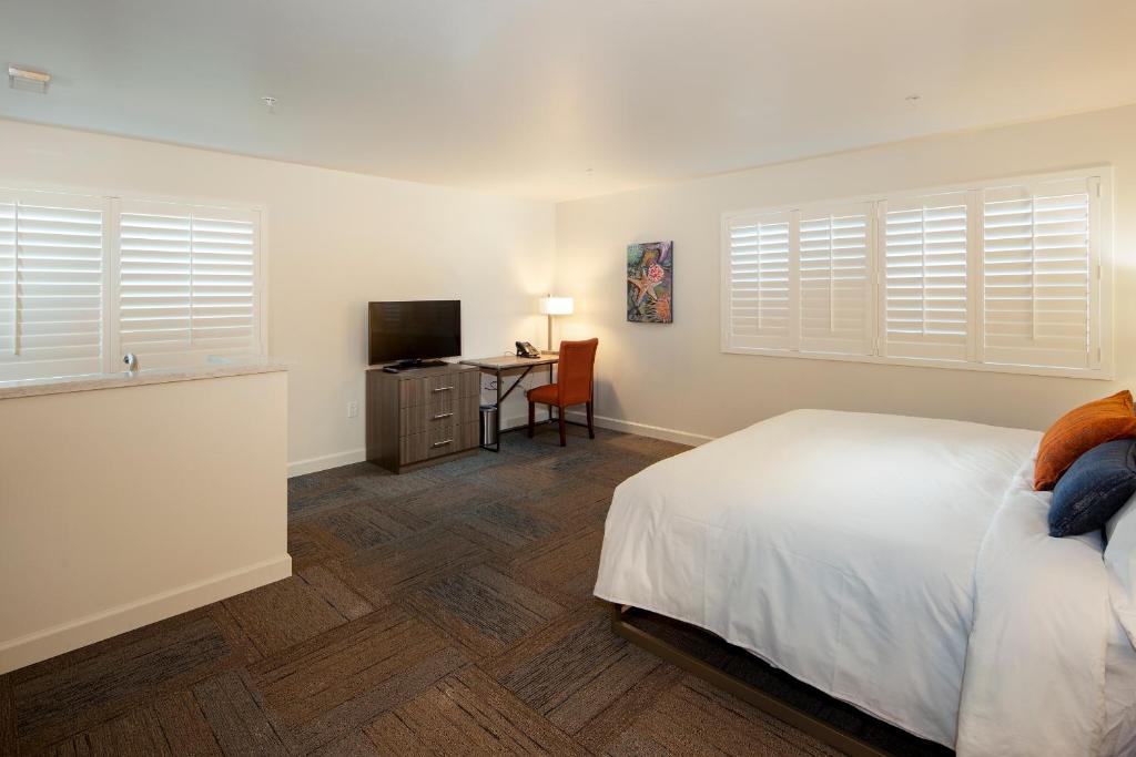 Inn At Moss Landing Point - image 6