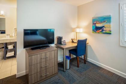 Inn At Moss Landing Point - image 8