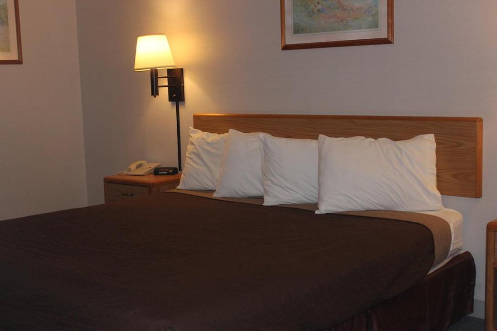 Eastwood Inn - image 6