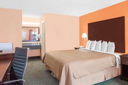 Days Inn by Wyndham Moulton - image 11
