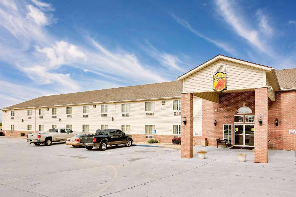Super 8 by Wyndham Mound City - main image