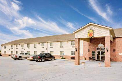 Super 8 by Wyndham Mound City - image 2