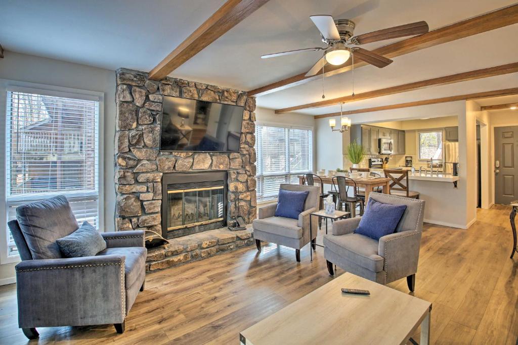 Mount Ida Condo with 2 Decks Walk to Lake Ouachita - main image