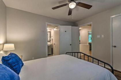 Mount Ida Condo with 2 Decks Walk to Lake Ouachita - image 4