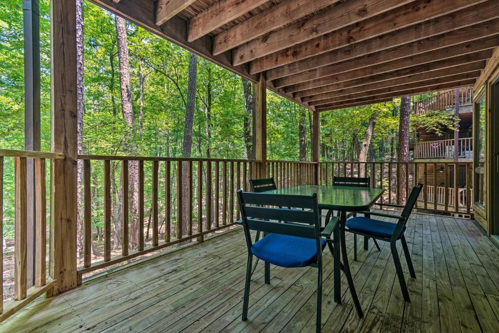 Mount Ida Condo with 2 Decks Walk to Lake Ouachita - image 6