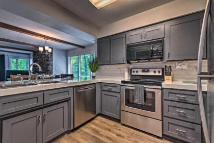 Mount Ida Condo with 2 Decks Walk to Lake Ouachita - image 7