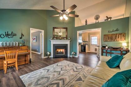 Suburban Getaway with Yard 19 mi to Nashville mount Juliet Tennessee