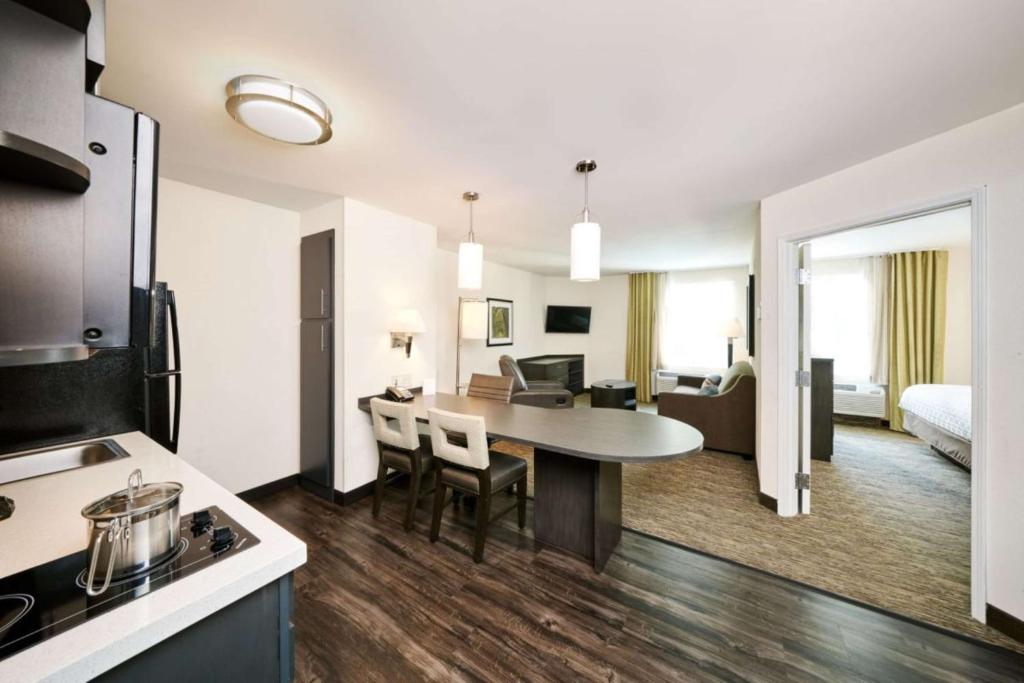 Sonesta Simply Suites Philadelphia Mount Laurel - image 3