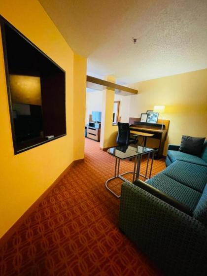 Fairfield Inn and Suites Mt. Laurel - image 12
