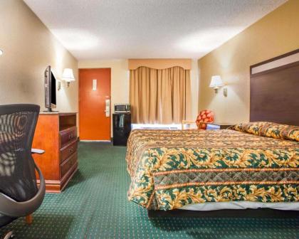Rodeway Inn Mount Laurel Hwy 73 - image 12