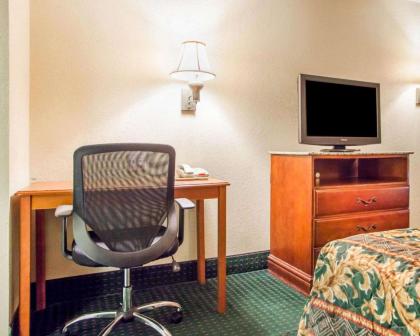 Rodeway Inn Mount Laurel Hwy 73 - image 13