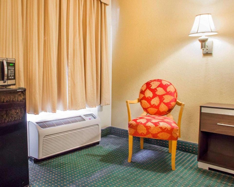 Rodeway Inn Mount Laurel Hwy 73 - image 4