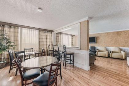Clarion Hotel & Suites - image 8