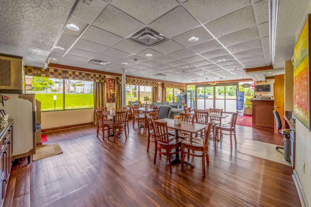 Econo Lodge Mount Laurel - image 5