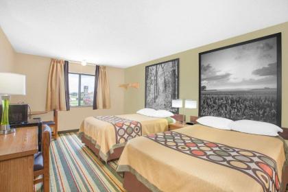 Super 8 by Wyndham Mt Pleasant - image 2