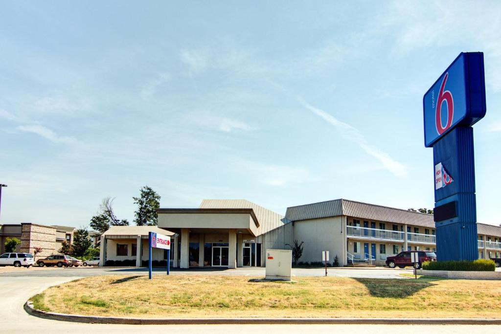 Motel 6-Mount Pleasant TX - main image