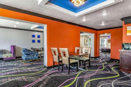 Quality Inn - image 13