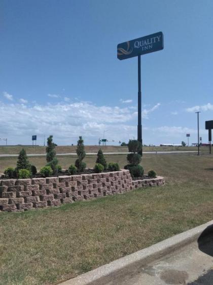 Quality Inn & Suites - image 12