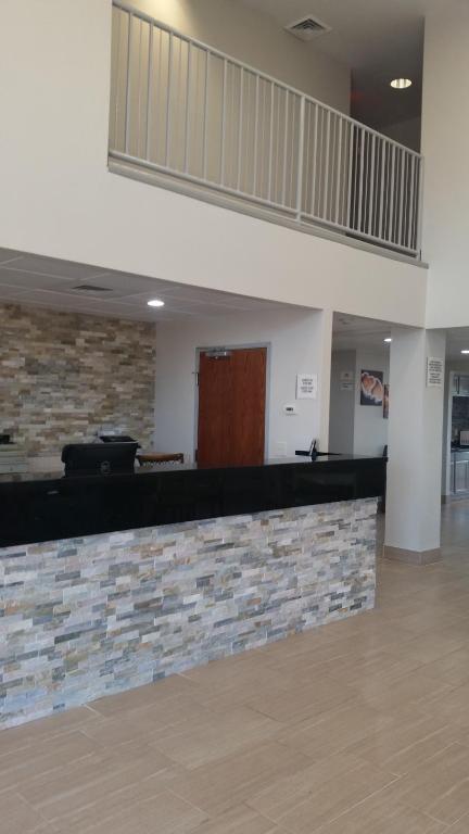 Quality Inn & Suites - image 3