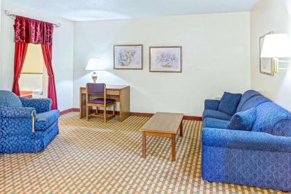 Super 8 by Wyndham Mt. Vernon - image 14