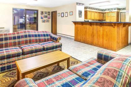 Super 8 by Wyndham Mt. Vernon - image 3