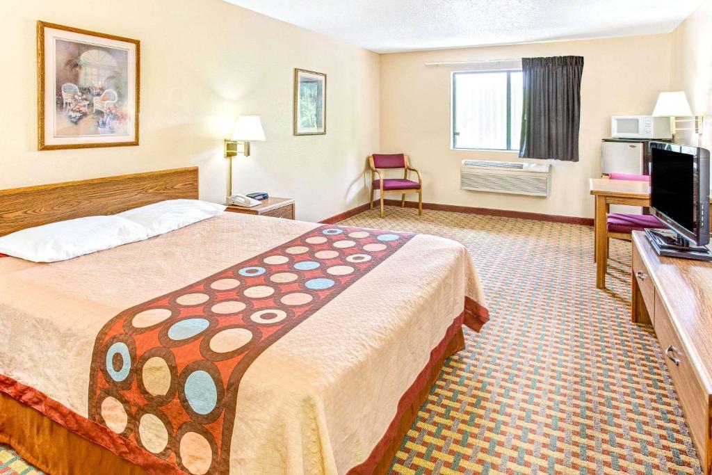Super 8 by Wyndham Mt. Vernon - image 4