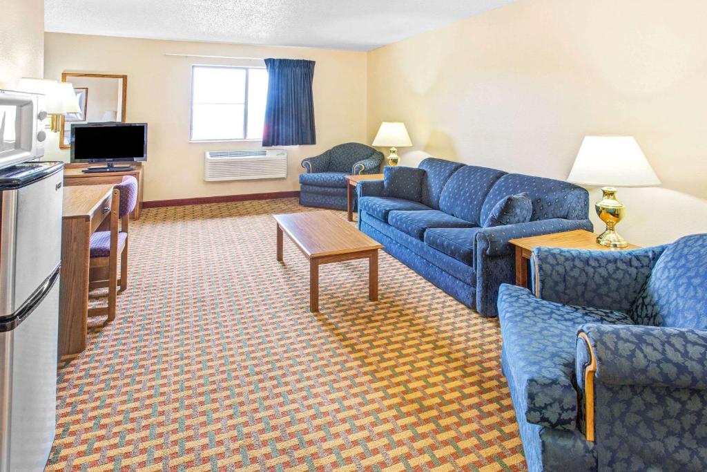Super 8 by Wyndham Mt. Vernon - image 5