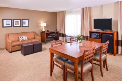 Comfort Suites Mount Vernon - image 14