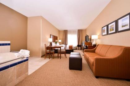 Comfort Suites Mount Vernon - image 17