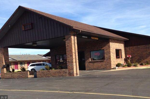 Royal Inn & Suites - main image