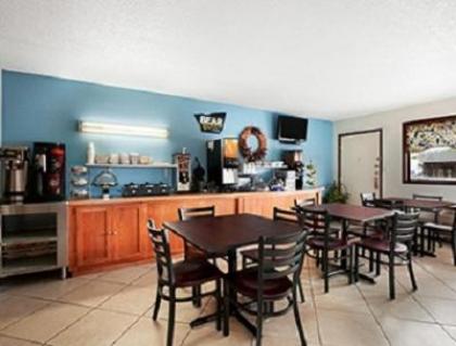 Royal Inn & Suites - image 10