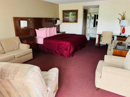 Royal Inn & Suites - image 3