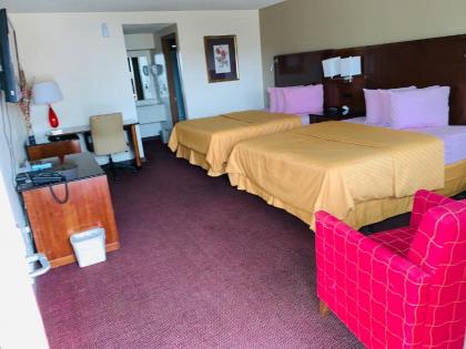 Royal Inn & Suites - image 4