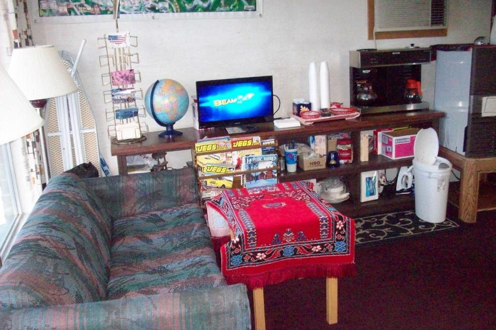 Hilander Motel - image 4