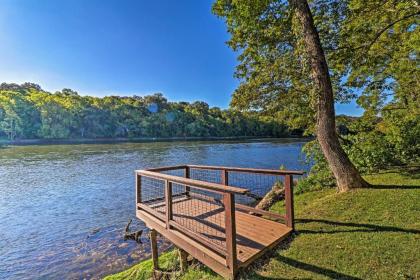 Riverside Hide-A-Way with Patio BBQ Fishing Pier - image 4