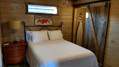 Knotty Squirrel Cabins - image 11