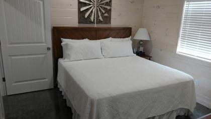 Knotty Squirrel Cabins - image 5