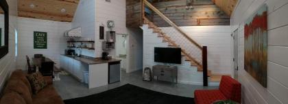 Knotty Squirrel Cabins - image 9