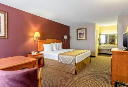 The Parkwood Inn & Suites - image 12